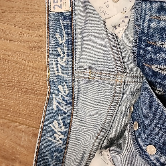 We the Free Shorts Distressed Button Fly Denim Raw Edge Hem Boho Shorts size 25 - Picture 3 of 5